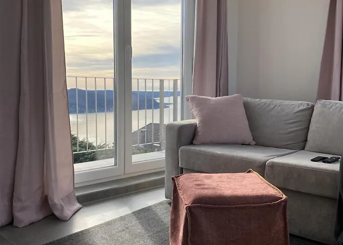 Einzigartiges Haus Mit Wunderbaren Seeblick Auf Maggiore Holiday home *